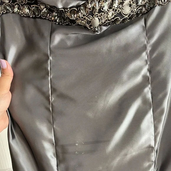 Love Gown mermaid style, worn once—- Needs to be dry cleaned to remove stain - Picture 5 of 10